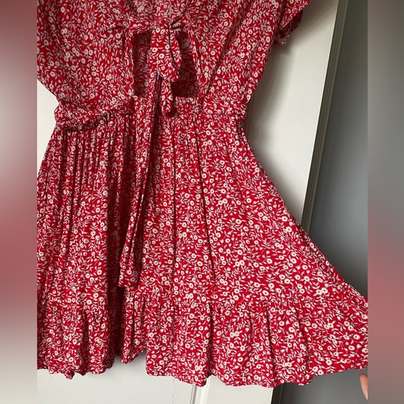 Red Floral Keyhole Mini Dress - Picture 4 of 5